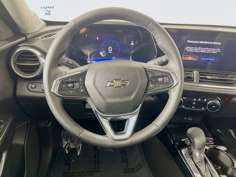 Used 2025 Chevrolet Trax ACTIV w/ Sunroof Package image 11