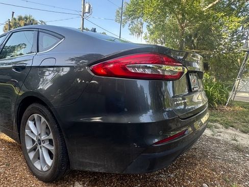 Used 2020 Ford Fusion SE FWD image 9