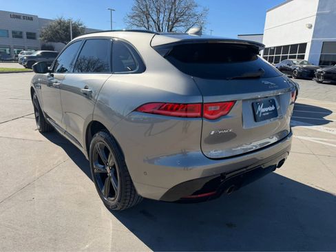 Used 2018 Jaguar F-PACE S image 2
