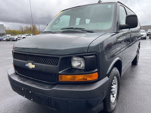 Used 2017 Chevrolet Express 2500 Work Van image 4