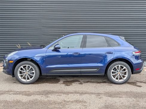 Used 2025 Porsche Macan image 2