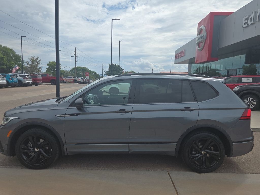 Used 2023 Volkswagen Tiguan SE R-Line FWD image 8