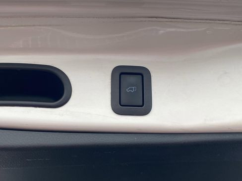 Used 2016 Toyota Highlander XLE w/ Protection Package #3 AWD/4WD image 18