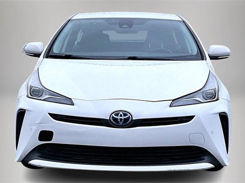 Used 2021 Toyota Prius LE image 3