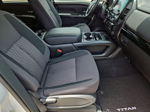 Used 2023 Nissan Titan SV w/ SV Convenience Package RWD image 21