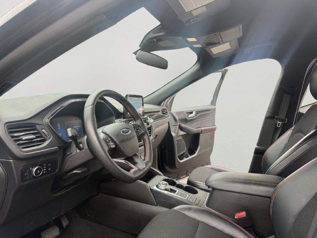 Used 2025 Ford Escape ST-Line Select AWD/4WD image 9
