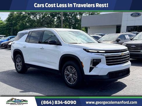 Used 2025 Chevrolet Traverse LT w/ Driver Confidence Package FWD image 1