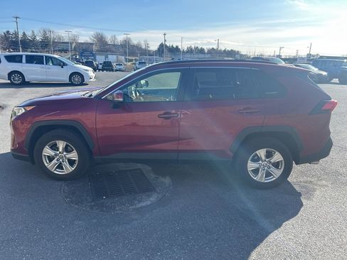 Used 2020 Toyota RAV4 XLE image 6
