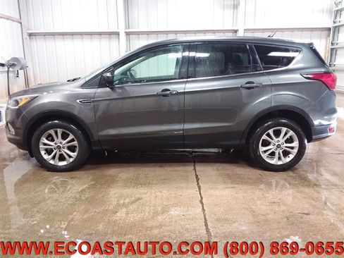 Used 2019 Ford Escape SE image 6