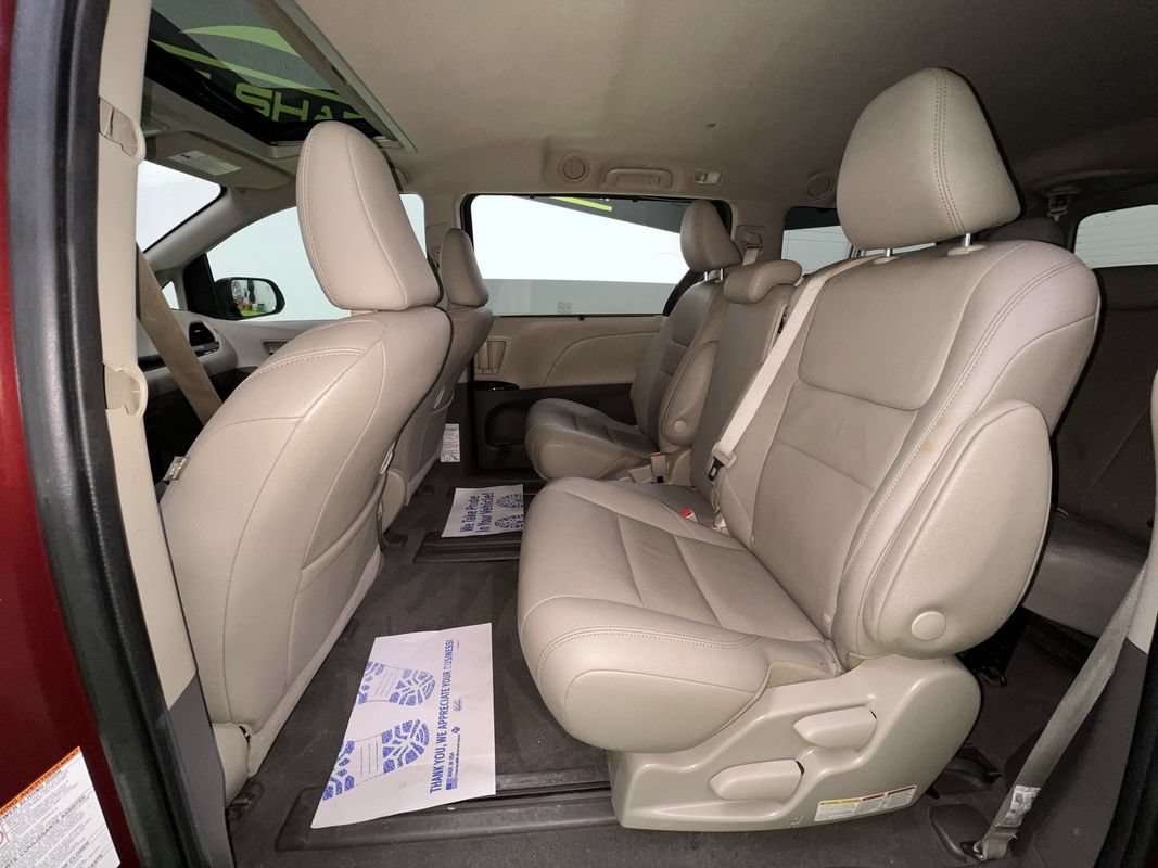 Used 2020 Toyota Sienna XLE w/ XLE Navigation Package FWD image 26