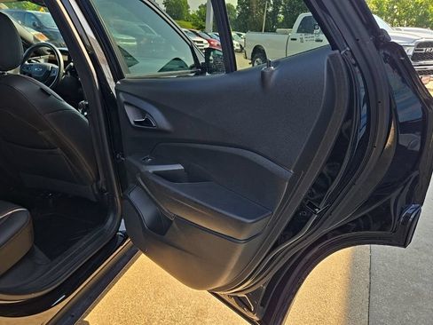 Used 2025 Chevrolet Trax RS w/ Sunroof Package FWD image 75