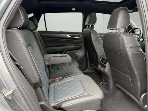 Used 2024 Volkswagen Atlas Cross Sport SEL Premium R-Line image 12