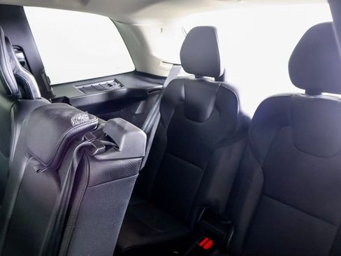 Used 2021 Volvo XC90 T6 Momentum w/ Climate Package image 11