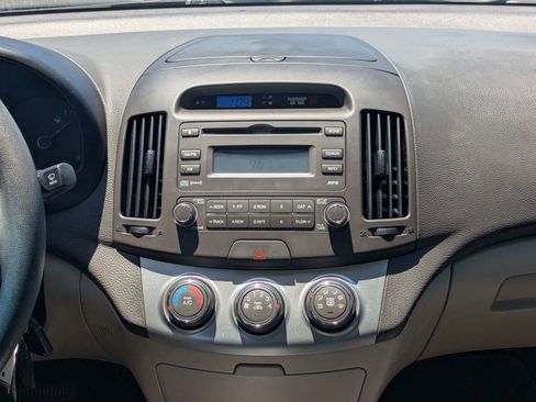 Used 2010 Hyundai Elantra GLS FWD image 17
