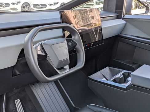 Used 2024 Tesla Cybertruck AWD Crew Cab image 9