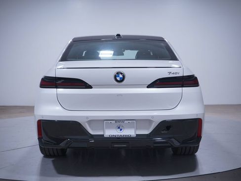 Used 2026 BMW 740i w/ Premium Package RWD image 5