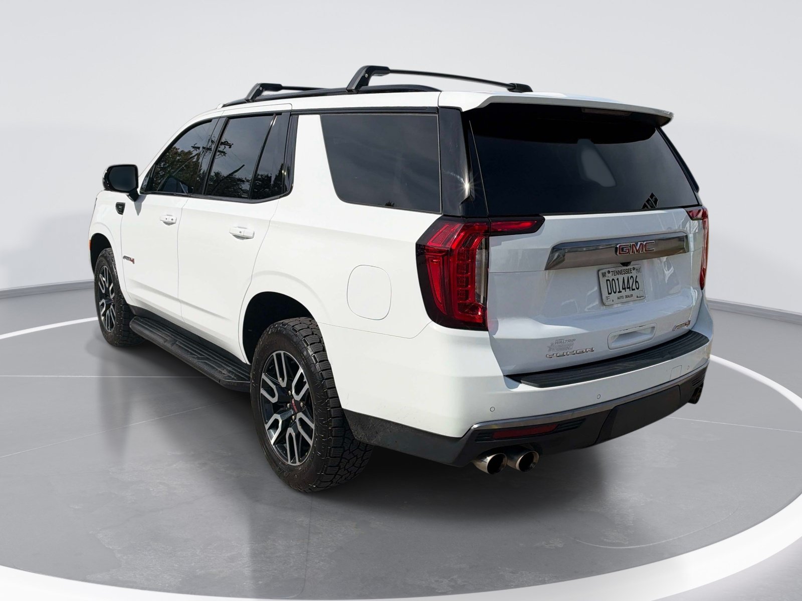 Used 2024 GMC Yukon AT4 w/ Technology Package AWD/4WD image 6