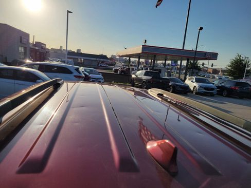 Used 2018 Toyota Sienna LE w/ Carpet Mat Package FWD image 14