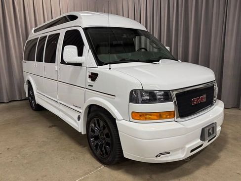 Used 2023 GMC Savana 2500 RWD image 1