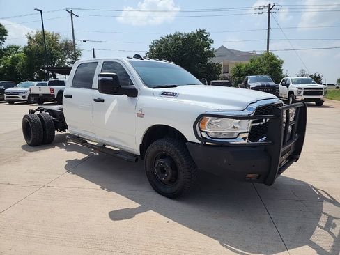 Used 2024 RAM 3500 Tradesman w/ Chrome Appearance Group AWD/4WD image 1