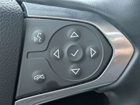 Used 2023 Chevrolet Traverse LT FWD image 25