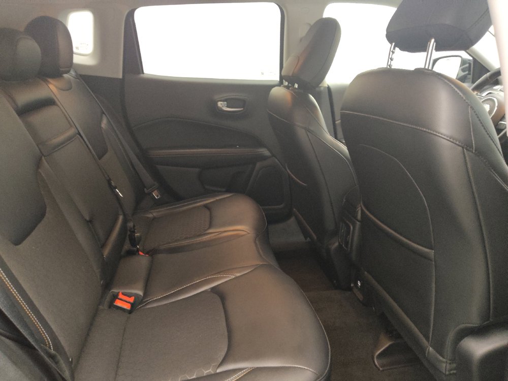 Used 2017 Jeep Compass Latitude w/ Cold Weather Group AWD/4WD image 19