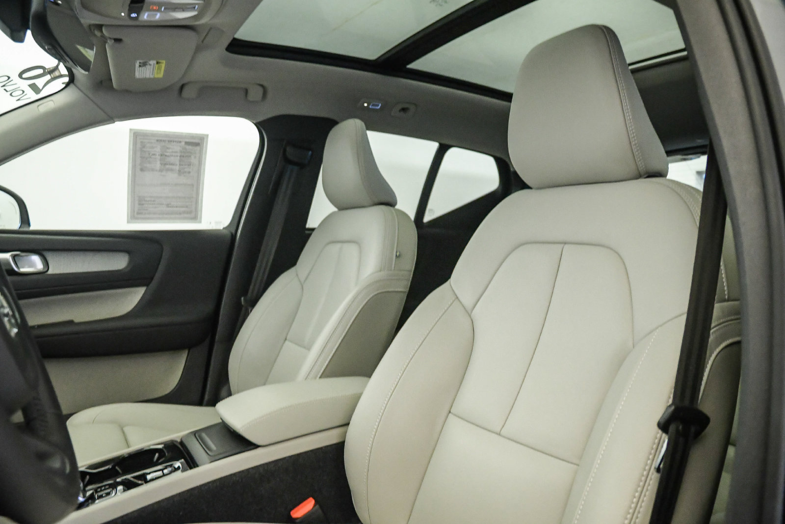 Used 2026 Volvo XC40 B4 Plus w/ Climate Package FWD image 20