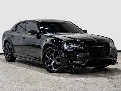Used 2021 Chrysler 300 S w/ S Model Appearance Package RWD image 4