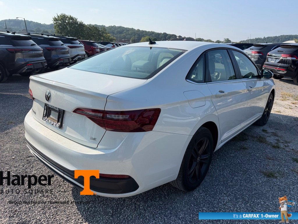 Used 2024 Volkswagen Jetta SE w/ Panoramic Sunroof Package FWD image 5