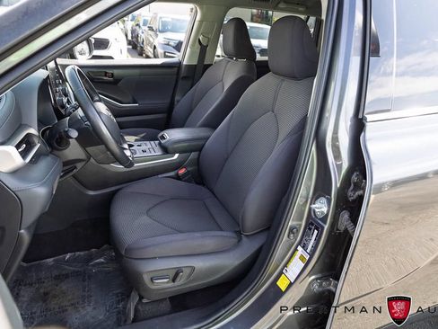 Used 2022 Toyota Highlander LE AWD/4WD image 20