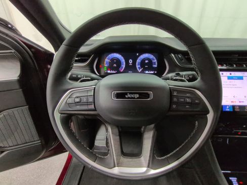 Used 2025 Jeep Grand Cherokee L Limited image 23