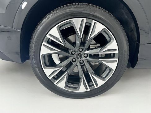 Used 2025 Audi Q8 Premium Plus image 32