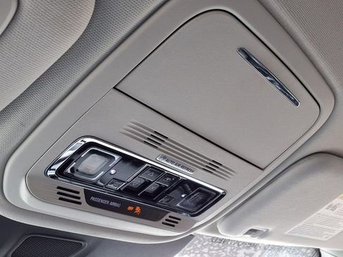 Certified 2025 Lincoln Aviator 2WD image 17