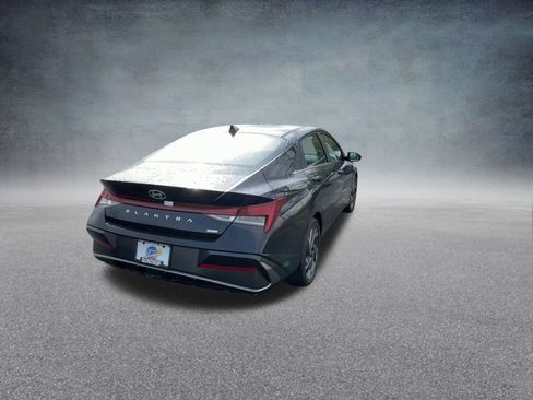 New 2025 Hyundai Elantra Limited image 21