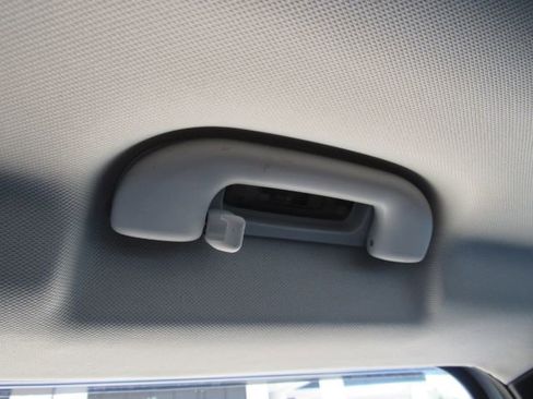 Used 2019 Jeep Renegade Limited image 32