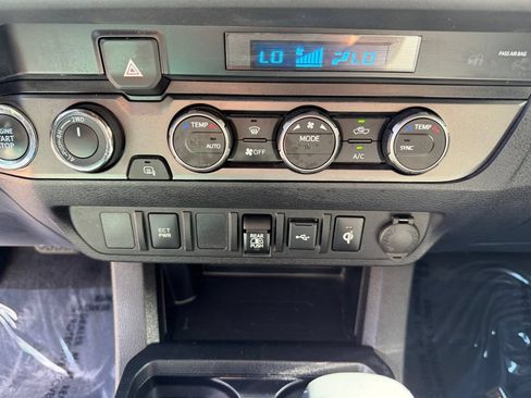 Used 2022 Toyota Tacoma TRD Off-Road AWD/4WD image 26