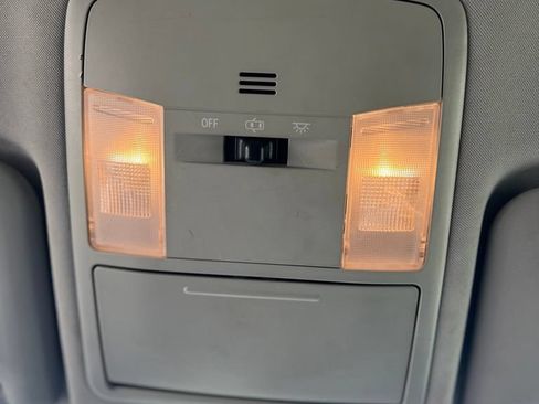 Used 2016 Toyota RAV4 LE FWD image 17