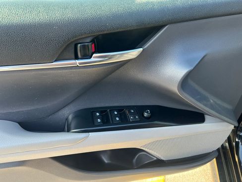 Used 2020 Toyota Camry LE FWD image 17