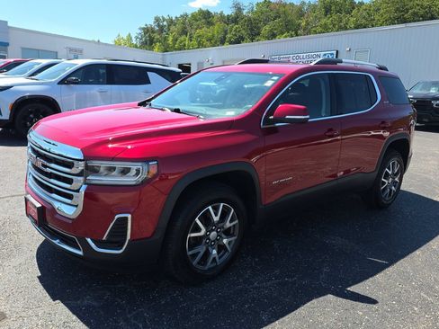 Used 2023 GMC Acadia SLE w/ Driver Convenience Package FWD image 4