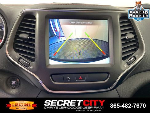 Used 2019 Jeep Cherokee Trailhawk AWD/4WD image 22
