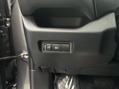 Used 2023 Toyota RAV4 LE AWD/4WD image 27