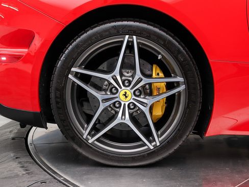 Used 2016 Ferrari California T RWD image 17