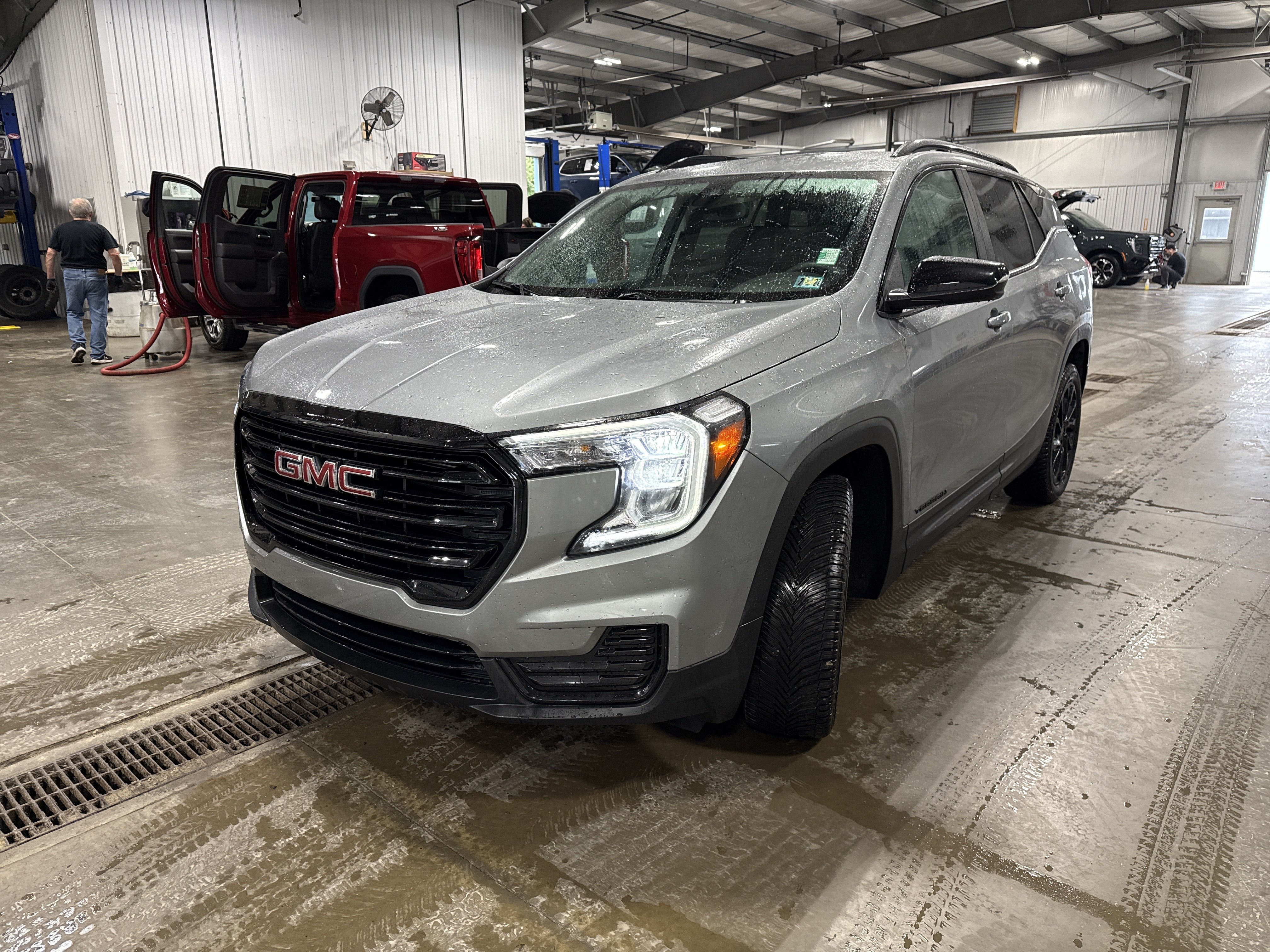 Used 2023 GMC Terrain SLE w/ Driver Convenience Package AWD/4WD image 6