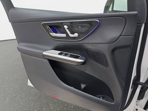 Used 2025 Mercedes-Benz GLC 300 4MATIC image 27