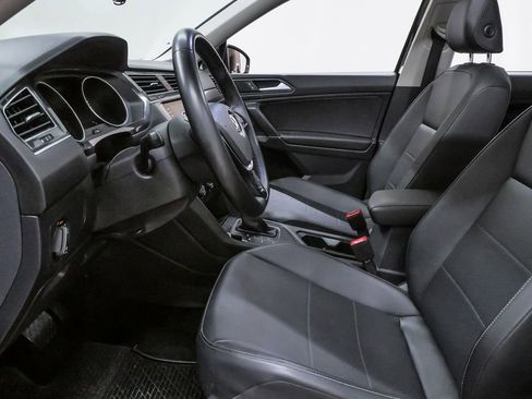 Used 2018 Volkswagen Tiguan SEL FWD image 9