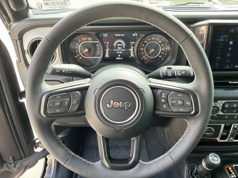 Used 2025 Jeep Wrangler Sport S image 18