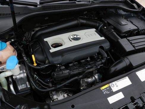 Used 2013 Volkswagen Golf 4-Door FWD image 53