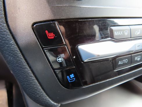 Used 2020 Ford Explorer Limited image 25