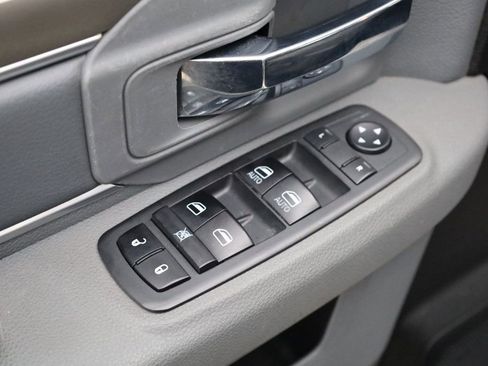 Used 2019 RAM 1500 Classic SLT image 33