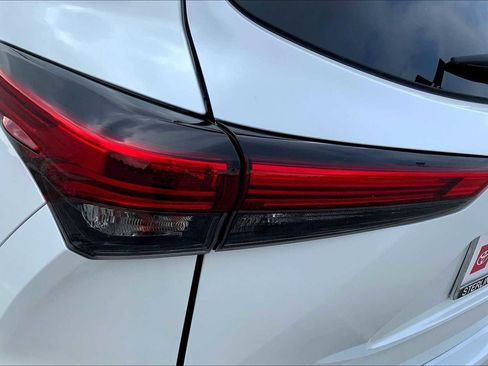 Used 2022 Toyota Highlander XSE FWD image 27